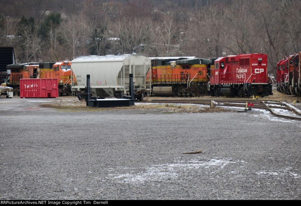 CP 2285, BNSF 4942, 4048